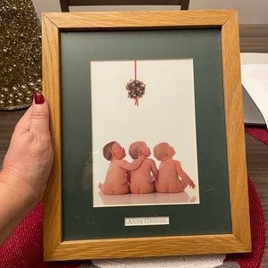 EUC. Anne Geddes Picture of 3 Babies framed & Ready to hang. 9x11